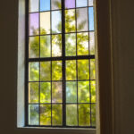 Kirchenfenster in der Tierbestattungs-Kirche Pauluskirche