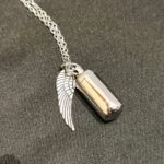 Ascheschmuck-Engelsflügel-Roehrchen-2