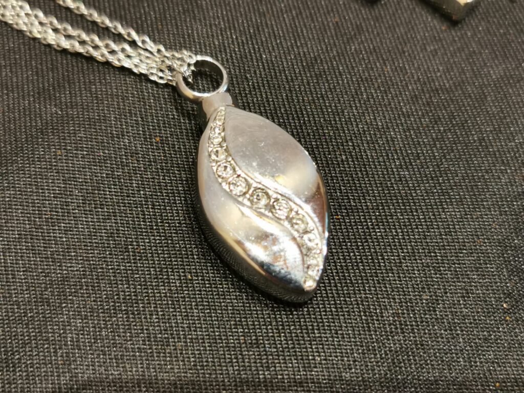 Ascheschmuck Knospe Strass Halskette Anhänger von Mund Katze Pferd Aschekapsel Erinnerungsschmuck