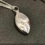 Ascheschmuck-Knospe-Strass-1