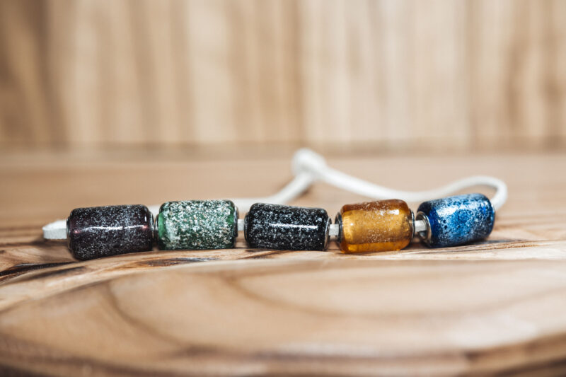 zylinder Ascheperle lang Murano-Glas Unikat Glasbläser Halskette Hund Katze Armband mit Asche und Gold Silber