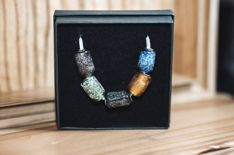 zylinder Ascheperle lang Murano-Glas Unikat Glasbläser Halskette Hund Katze Armband mit Asche und Gold Silber
