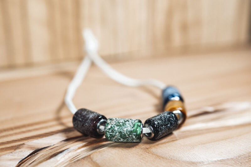 zylinder Ascheperle lang Murano-Glas Unikat Glasbläser Halskette Hund Katze Armband mit Asche und Gold Silber